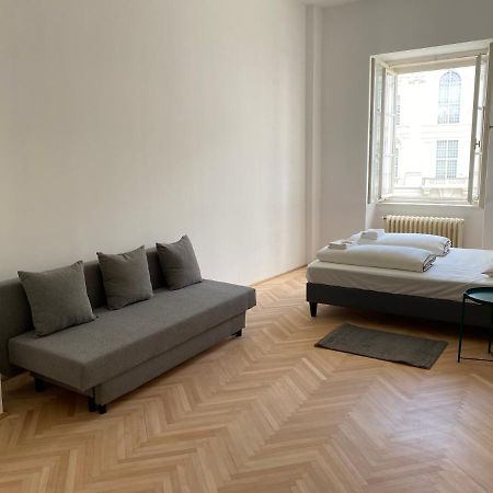 Palais Palffy Apartment Wina Bagian luar foto